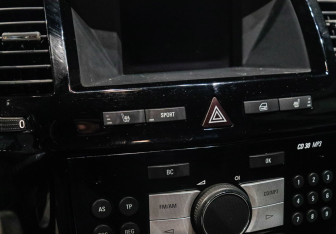 Подержанный автомобиль Opel Zafira Compactvan 2011 года (16 фото)