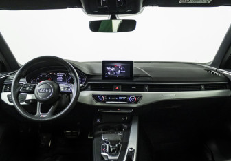 Подержанный автомобиль Audi A4 Sedan 2019 года (14 фото)