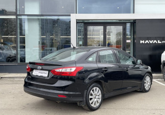 Подержанный автомобиль Ford Focus Sedan 2011 года (5 фото)