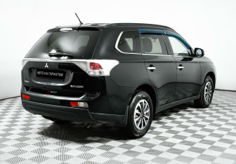Подержанный автомобиль Mitsubishi Outlander 2013 года (5 фото)