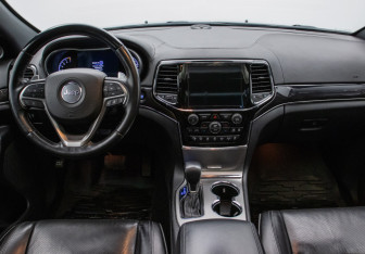 Подержанный автомобиль Jeep Grand Cherokee 2021 года (13 фото)