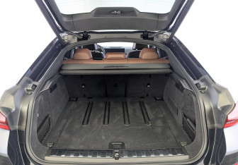 Подержанный автомобиль BMW X6 2025 года (9 фото)