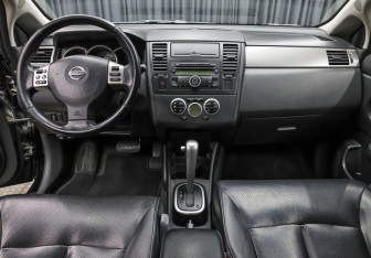 Подержанный автомобиль Nissan Tiida Hatchback 2007 года (14 фото)