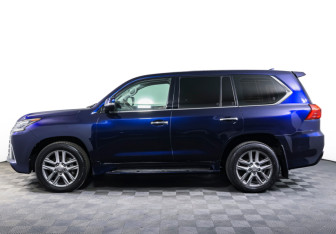 Подержанный автомобиль Lexus LX 2015 года (8 фото)
