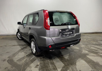 Подержанный автомобиль Nissan X-Trail 2013 года (7 фото)