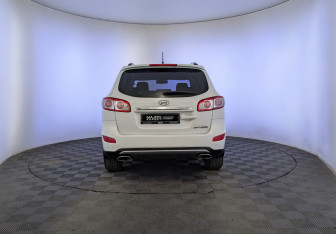 Подержанный автомобиль Hyundai Santa Fe 2012 года (6 фото)
