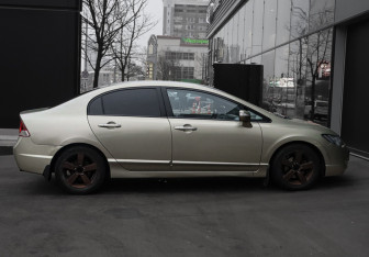 Подержанный автомобиль Honda Civic Sedan 2007 года (4 фото)