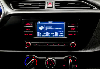 Подержанный автомобиль Kia Rio Hatchback 2021 года (14 фото)