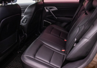 Подержанный автомобиль Geely Atlas 2019 года (11 фото)