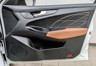 Подержанный автомобиль Kaiyi E5 2024 года (25 фото)