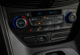 Подержанный автомобиль Ford Kuga 2017 года (14 фото)