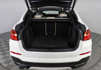 Подержанный автомобиль BMW X4 2015 года (9 фото)