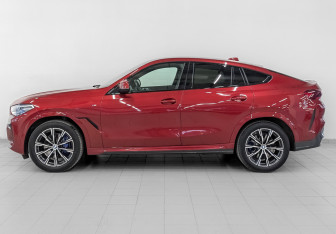 Подержанный автомобиль BMW X6 2020 года (8 фото)