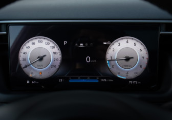 Подержанный автомобиль Hyundai Tucson 2022 года (10 фото)