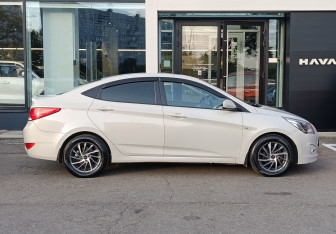 Подержанный автомобиль Hyundai Solaris Sedan 2015 года (4 фото)