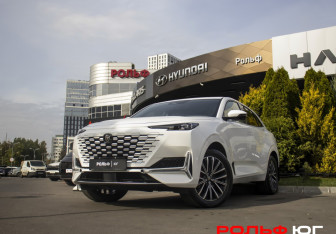 Подержанный автомобиль Changan UNI-K 2023 года (26 фото)