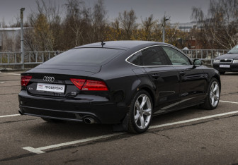 Подержанный автомобиль Audi A7 2010 года (5 фото)