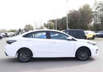 Подержанный автомобиль Omoda S5 2024 года (4 фото)