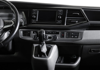 Подержанный автомобиль Volkswagen Caravelle 2021 года (15 фото)