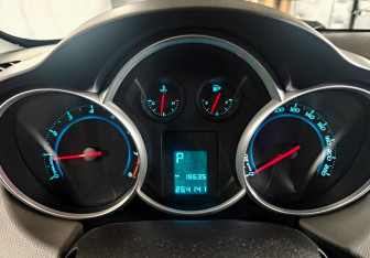 Подержанный автомобиль Chevrolet Cruze Sedan 2013 года (12 фото)