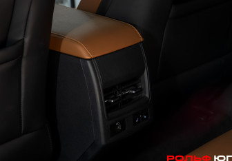 Подержанный автомобиль Omoda C5 2023 года (22 фото)