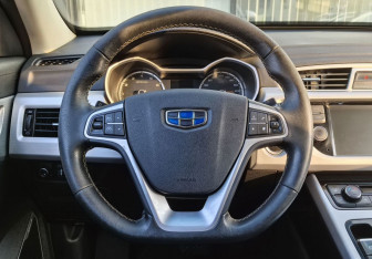 Подержанный автомобиль Geely Atlas 2018 года (14 фото)