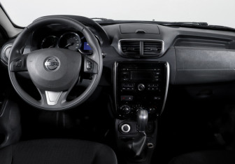 Подержанный автомобиль Nissan Terrano 2018 года (12 фото)