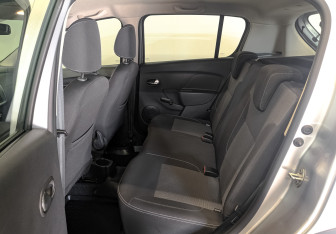 Подержанный автомобиль Renault Sandero 2021 года (12 фото)