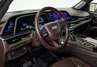 Подержанный автомобиль Cadillac Escalade Suv 2021 года (15 фото)