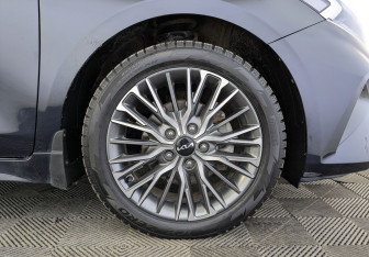 Подержанный автомобиль Kia Cerato Sedan 2022 года (12 фото)