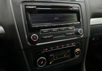 Подержанный автомобиль Volkswagen Golf Hatchback 2012 года (14 фото)