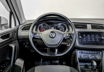 Подержанный автомобиль Volkswagen Tiguan 2020 года (21 фото)