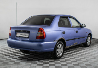 Подержанный автомобиль Hyundai Accent Sedan 2004 года (5 фото)