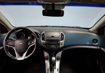Подержанный автомобиль Chevrolet Cruze Sedan 2013 года (17 фото)