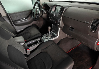 Подержанный автомобиль Nissan Pathfinder 2011 года (9 фото)