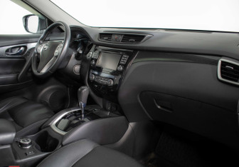 Подержанный автомобиль Nissan X-Trail 2016 года (9 фото)