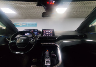 Подержанный автомобиль Peugeot 3008 2019 года (12 фото)