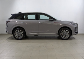 Новый Hongqi HS3 2025 (4 фото)