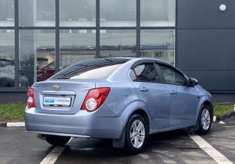 Подержанный автомобиль Chevrolet Aveo Sedan 2012 года (5 фото)