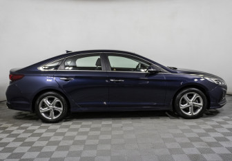Подержанный автомобиль Hyundai Sonata 2017 года (4 фото)