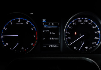 Подержанный автомобиль Toyota RAV4 2017 года (11 фото)