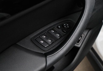 Подержанный автомобиль BMW X1 2020 года (13 фото)