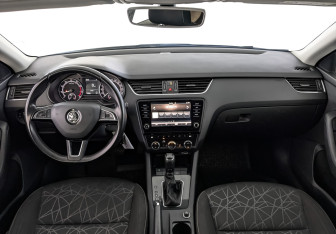 Подержанный автомобиль Skoda Octavia Liftback 2018 года (14 фото)