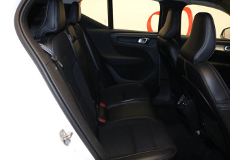 Подержанный автомобиль Volvo XC40 2020 года (24 фото)