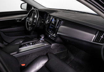 Подержанный автомобиль Volvo S90 2019 года (9 фото)