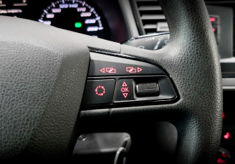 Подержанный автомобиль SEAT Leon Hatchback 2013 года (26 фото)