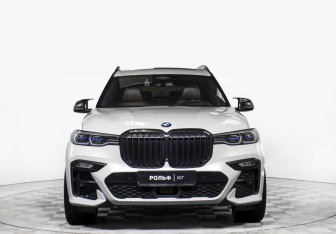 Подержанный автомобиль BMW X7 2019 года (2 фото)