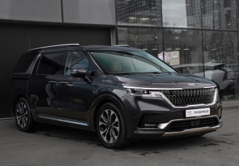 Подержанный автомобиль Kia Carnival 2020 года (3 фото)