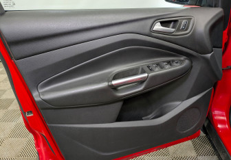 Подержанный автомобиль Ford Kuga 2017 года (19 фото)