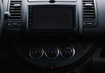 Подержанный автомобиль Nissan Note 2013 года (14 фото)